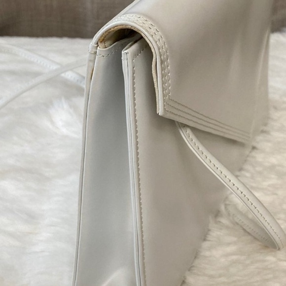 RARE Givenchy Signature Classic Leather Envelope Crossbody Clutch - Picture 7 of 8